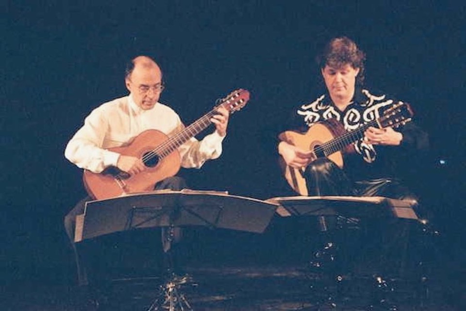 perfoming-with-meastro-Carlos-Bonell