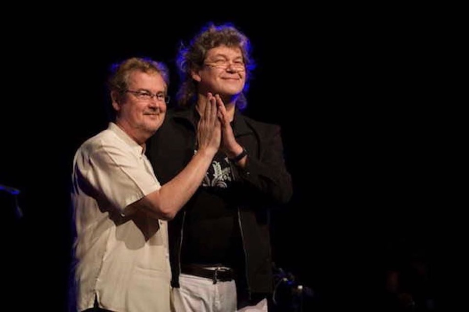 performing-with-Hucky-and-Harvey