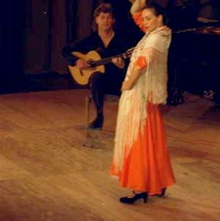 20_performing-with-flamenco-dancer-Nina-Corti-in-Germany.jpg