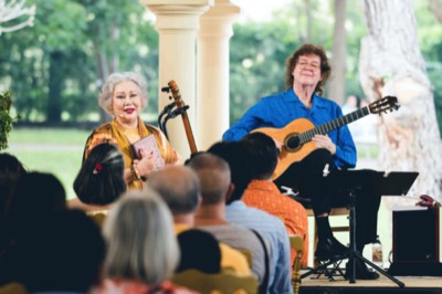  performing with Khru Lek Patravadi Mejudhon at Mrigadayavan Palace 