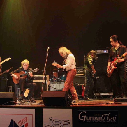 10_LIVE-with-Thailand's-Rock-Greats,-Lam-Morrison,-O-O-larn,-Kitti-Guitar-Gun-a.o..jpg