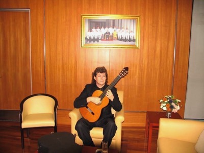  Presenting a guitar by German master luthier Gerhard Schnabl to HM King Bhumibol Adulyadej 