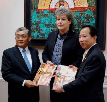54_Presenting Royal Project to HE The Director General of the Minsitry of Education.jpeg